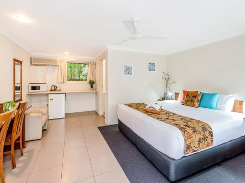 Pegasus Motel - Lightning Ridge Tourism 0