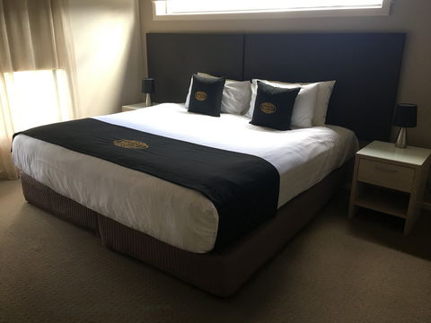 Quality Suites Seasons 5 Resort - Lightning Ridge Tourism 2