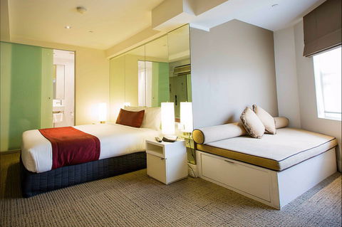 Quest Potts Point - Lightning Ridge Tourism 0