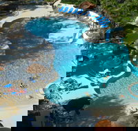 Royal Palm on the Beach - Lightning Ridge Tourism