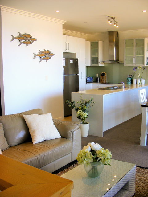 Shearwaters Apartment - Lightning Ridge Tourism 1