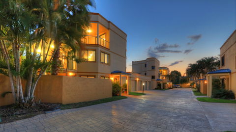The Grange Resort Hervey Bay - Lightning Ridge Tourism 1
