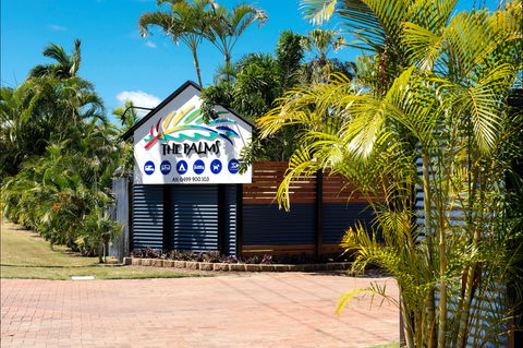 The Palms Hervey Bay - Lightning Ridge Tourism 0
