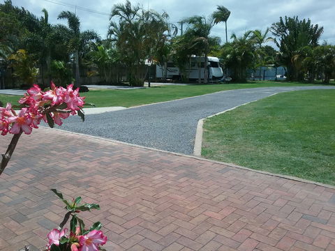 The Palms Hervey Bay - Lightning Ridge Tourism 1
