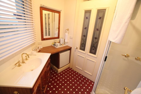 The Grand On Macfie - Lightning Ridge Tourism 2