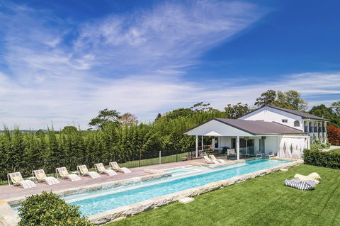 Villa St Helena - Lightning Ridge Tourism 1