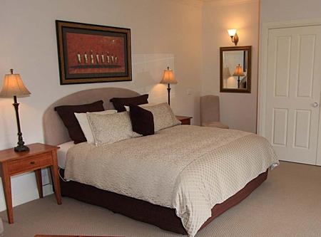 Delderfield Luxury B And B - Lightning Ridge Tourism 0