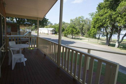 Canton Beach Holiday Park - Lightning Ridge Tourism 0