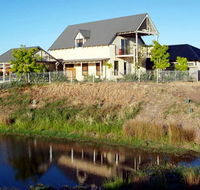 Tessenna Villa - Lightning Ridge Tourism