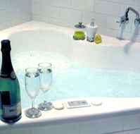 Clonmara Cottages - Lightning Ridge Tourism