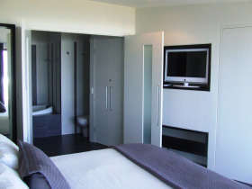 Hearns Beachside Villas - Lightning Ridge Tourism 4