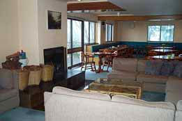 Trackers Mountain Lodge - Lightning Ridge Tourism 0