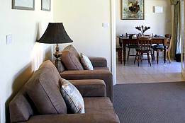 Courtside Cottage Bed And Breakfast - Lightning Ridge Tourism 2