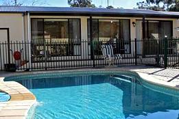 Courtside Cottage Bed And Breakfast - Lightning Ridge Tourism 4