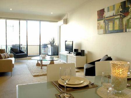 Boutique Stays - Elwood Village Apartment - Lightning Ridge Tourism 0