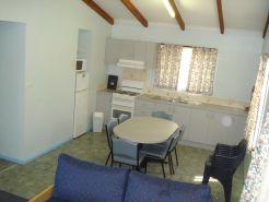 Borderland Holiday Park - Lightning Ridge Tourism 4