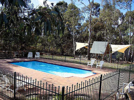 A Line Holiday Village - Lightning Ridge Tourism 4