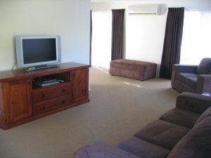 A Line Holiday Village - Lightning Ridge Tourism 5