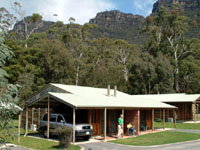 Halls Gap Log Cabins - Lightning Ridge Tourism 0