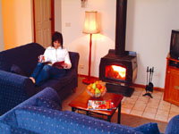 Halls Gap Log Cabins - Lightning Ridge Tourism 1
