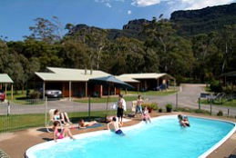 Halls Gap Log Cabins - Lightning Ridge Tourism 4