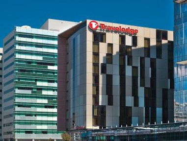 Travelodge Docklands - Lightning Ridge Tourism 4