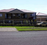 Marks Villa by the Sea - Lightning Ridge Tourism