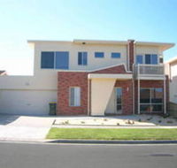 Le Manor - Lightning Ridge Tourism