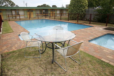 Midtown Motor Inn - Lightning Ridge Tourism 2