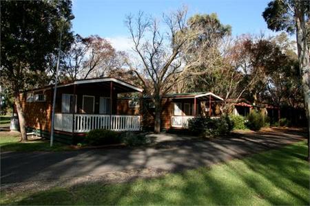 Sale Motor Village - Lightning Ridge Tourism 5