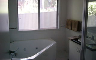 Glengarriff Town Houses - Lightning Ridge Tourism 5