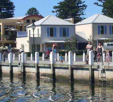 Dockside Waterfront Indulgence - Lightning Ridge Tourism 0