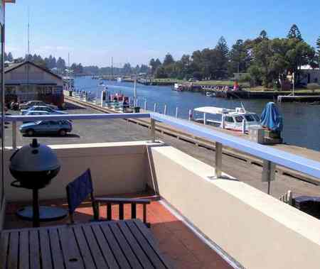 Dockside Waterfront Indulgence - Lightning Ridge Tourism 2