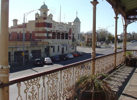 Reids Guest House - Lightning Ridge Tourism 4
