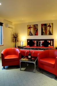 Venus Bay Getaways - Lightning Ridge Tourism 1