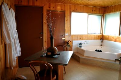 Venus Bay Getaways - Lightning Ridge Tourism 4