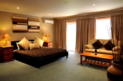 Venus Bay Getaways - Lightning Ridge Tourism 5