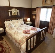Fernleigh Cottages  Country Barn - Lightning Ridge Tourism