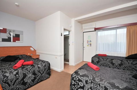 Barclay On View Motor Inn - Lightning Ridge Tourism 1