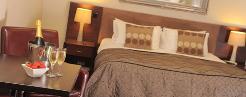 Oscar's Hotel & Cafe Bar - Lightning Ridge Tourism 2