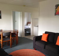 Phillip Island Cottages - Lightning Ridge Tourism