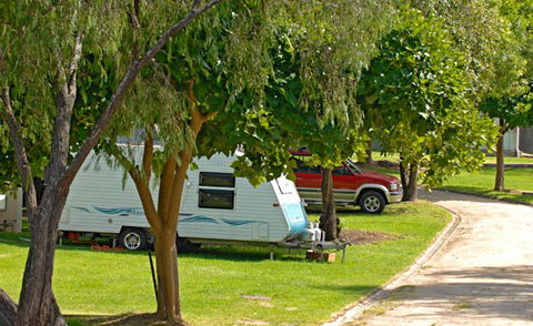 A Wangralea Caravan Park - Lightning Ridge Tourism 0