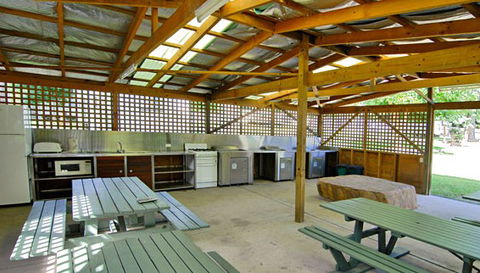 A Wangralea Caravan Park - Lightning Ridge Tourism 1