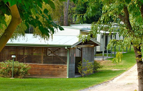 A Wangralea Caravan Park - Lightning Ridge Tourism 2