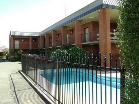 Moe Motor Inn - Lightning Ridge Tourism 0