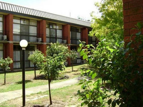 Moe Motor Inn - Lightning Ridge Tourism 1