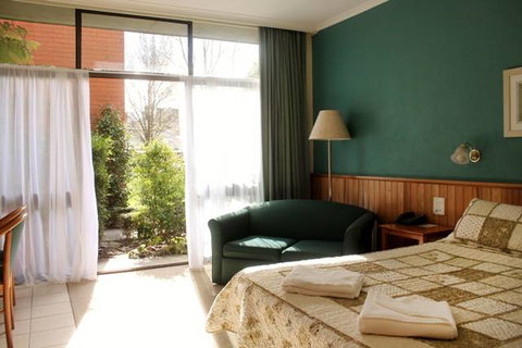 Moe Motor Inn - Lightning Ridge Tourism 2