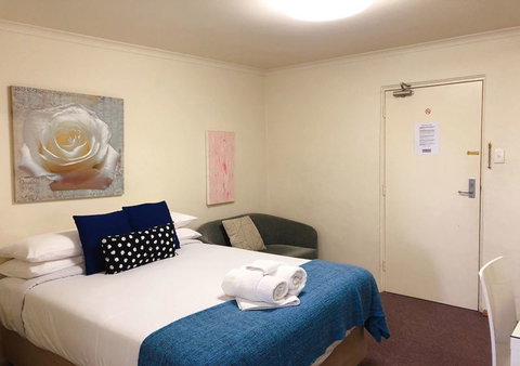 Canberra Short Term & Holiday Accommodation - Lightning Ridge Tourism 2