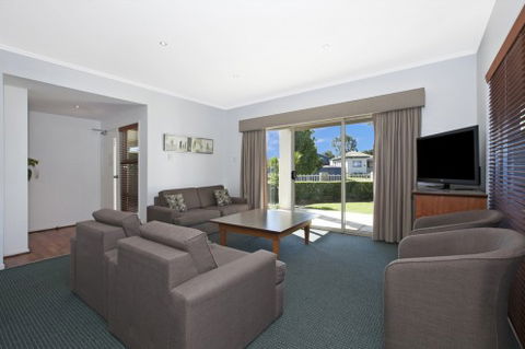 Comfort Inn & Suites Northgate Airport - Lightning Ridge Tourism 2