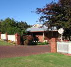 Karri Rose B  B - Lightning Ridge Tourism